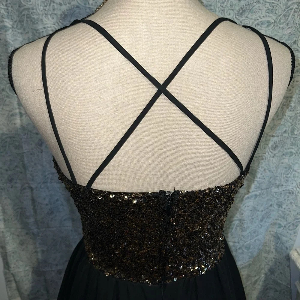 GOLD and black prom dress - Picture 5 of 10